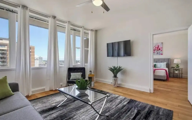 photo 4 of Stylish NOLA condos at 925 Common St