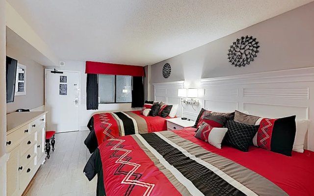 photo 5 of Stylish Ocean-view W/ Pools & Hot Tubs 1 Bedroom Condo