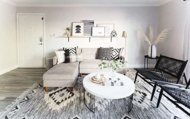 photo 2 of Stylish Old Town 2 Bdrm Ground Floor Condo
