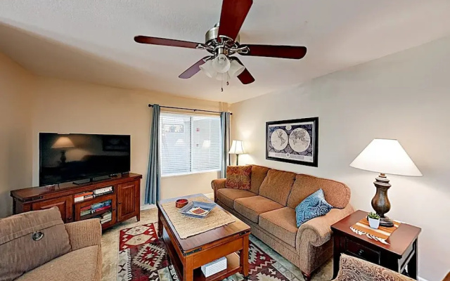 photo 2 of Stylish & Spacious Condo W/ Pool, SPA & Gym Condo