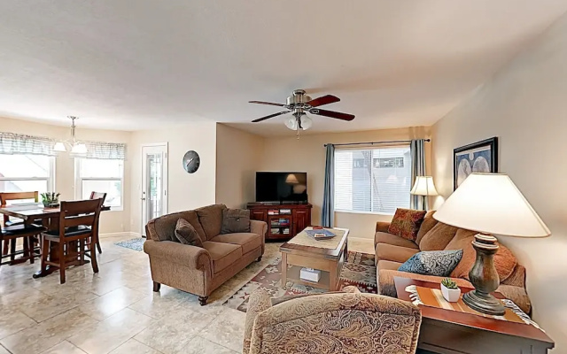 photo 3 of Stylish & Spacious Condo W/ Pool, SPA & Gym Condo