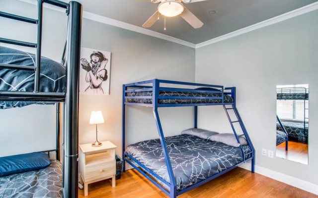 photo 4 of Stylish Three-story Oak Lawn House