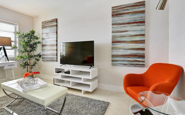 photo 2 of Stylish & Unique 1 BR Designer Waterview APT