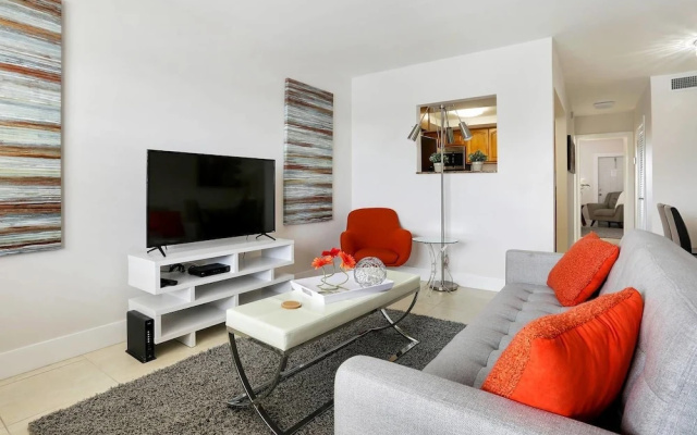 photo 3 of Stylish & Unique 1 BR Designer Waterview APT