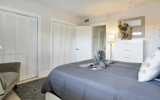 photo 4 of Stylish & Unique 1 BR Designer Waterview APT