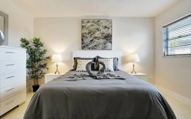 photo 5 of Stylish & Unique 1 BR Designer Waterview APT
