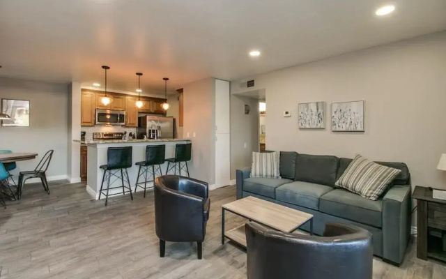 photo 2 of Stylish Updated 2 Bdrm Near Old Town Scottsdale!
