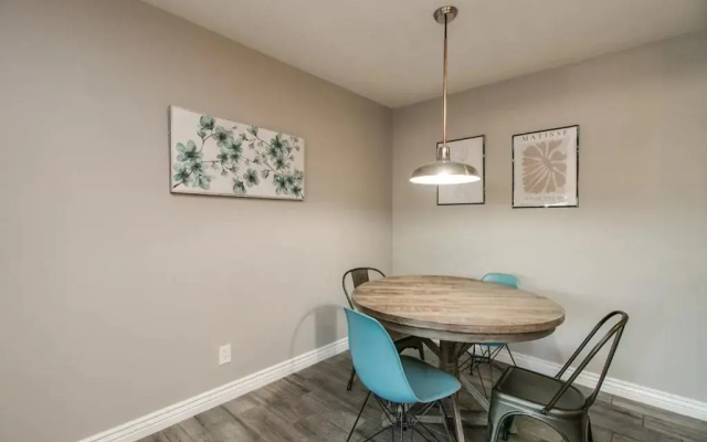 photo 4 of Stylish Updated 2 Bdrm Near Old Town Scottsdale!
