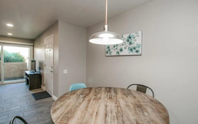 photo 5 of Stylish Updated 2 Bdrm Near Old Town Scottsdale!