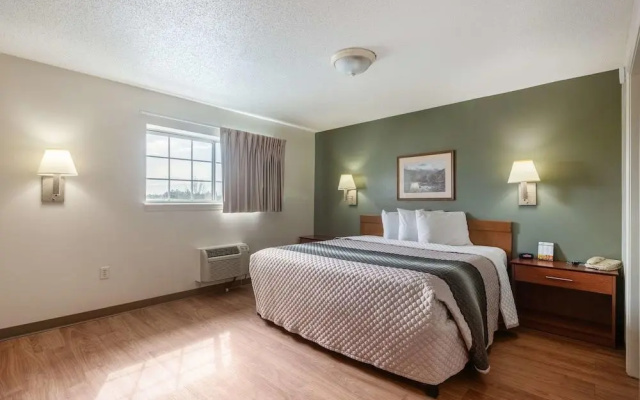 photo 2 of HomeTowne Studios & Suites by Red Roof Charlotte - Concord