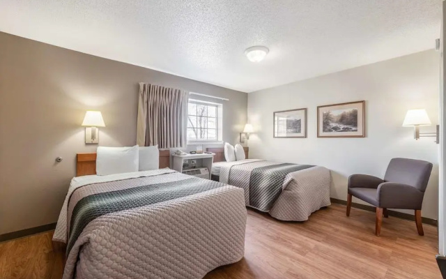 photo 3 of HomeTowne Studios & Suites by Red Roof Charlotte - Concord