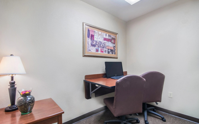 photo 5 of HomeTowne Studios & Suites by Red Roof Bentonville