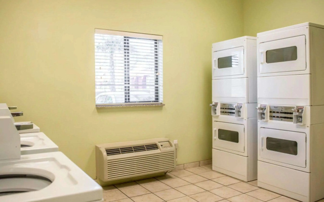 photo 4 of Suburban Studios near Panama City Beach