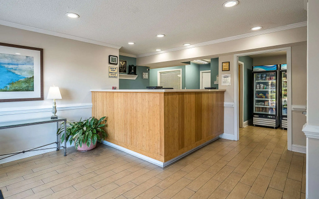 photo 2 of Suburban Studios of Wilmington