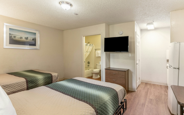 photo 5 of HomeTowne Studios by Red Roof Orlando - Casselberry
