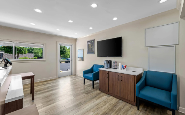 photo 3 of Suburban Extended Stay Hotel Charlotte-Ballantyne