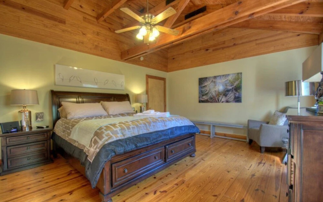 photo 4 of Sugar Camp Hideaway - 4 Br Cabin