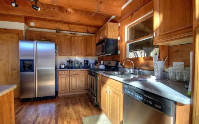 photo 5 of Sugar Camp Hideaway - 4 Br Cabin