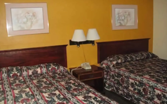 photo 2 of Sugar Creek Inn