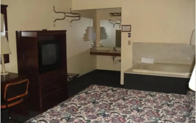 photo 3 of Sugar Creek Inn
