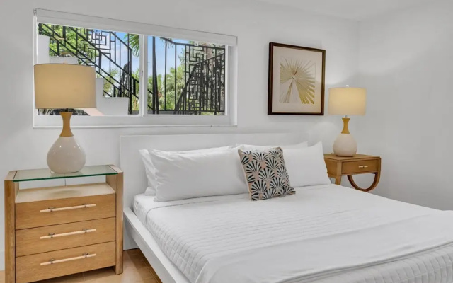 photo 3 of Suite by Beach Waterfront Lago Key Three, Fort Lauderdale