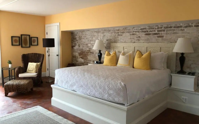 photo 2 of Suites at 249