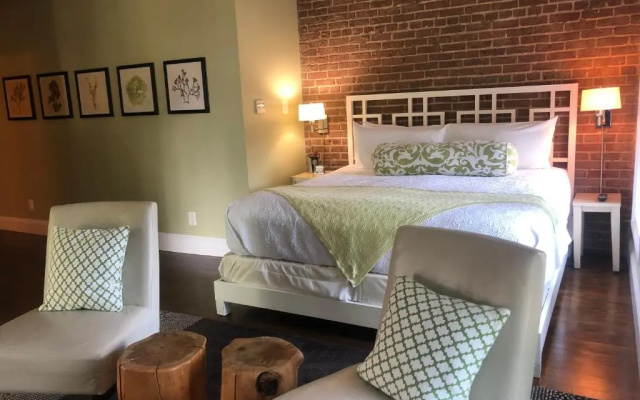 photo 4 of Suites at 249