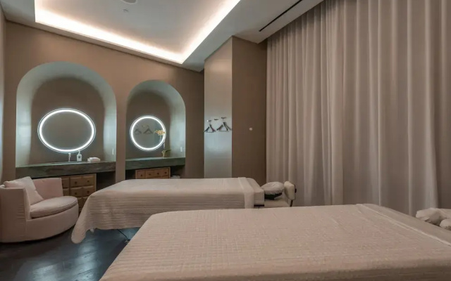 photo 3 of Suites at SLS LUX Brickell managed by CE