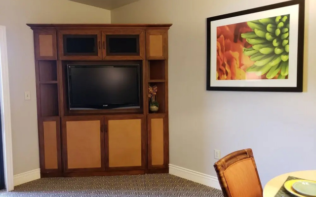 photo 3 of Suites at the Tahiti Village