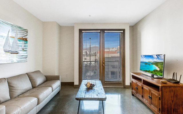 photo 2 of SuitesRUs Apart Hotel at Glendale