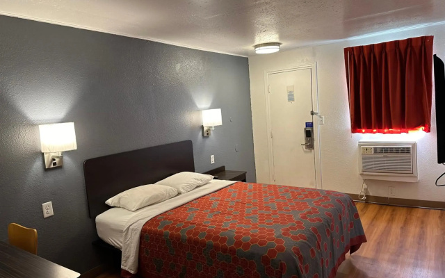 photo 3 of Motel 6 Sullivan, MO