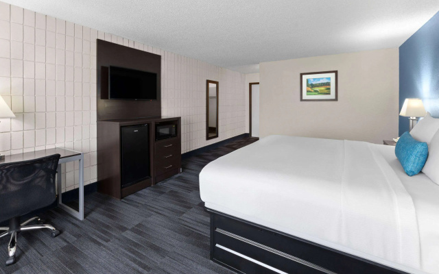 photo 3 of Baymont Inn and Suites by Wyndham Farmington, MO
