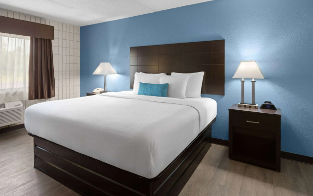 photo 4 of Baymont Inn and Suites by Wyndham Farmington, MO