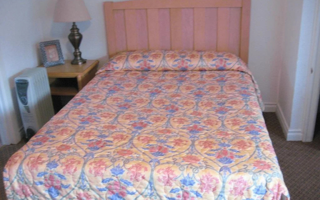 photo 5 of Sun Hill Motel