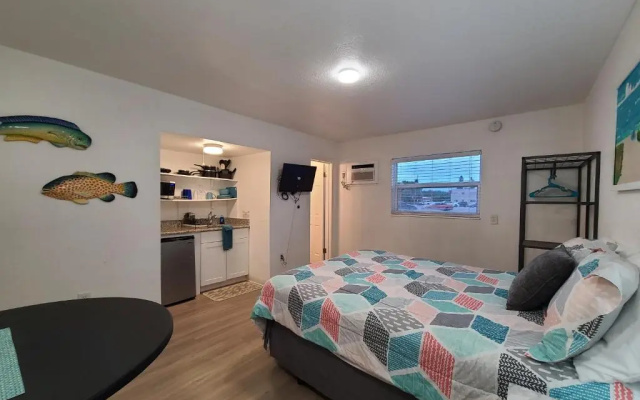 photo 2 of Sun Island Motel