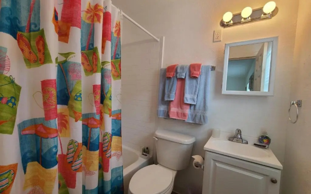 photo 5 of Sun Island Motel