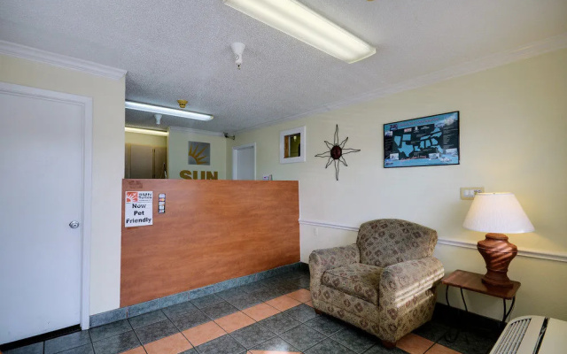 photo 2 of Intown Suites Extended Stay Select Houston - Stafford