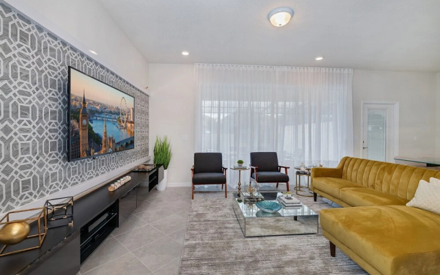 photo 2 of Sun Traveler @ Solterra By Shine Villas #113 5 Bedroom Townhouse