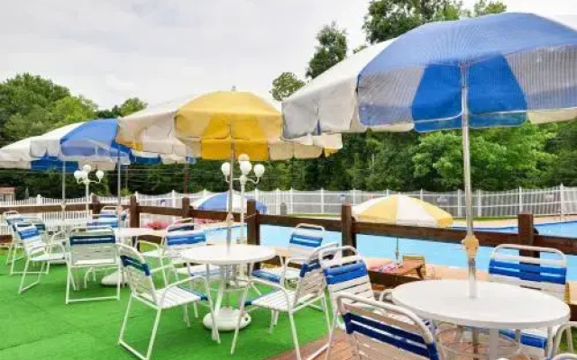 photo 2 of Sun Valley Camping Resort Deluxe Cottage 7