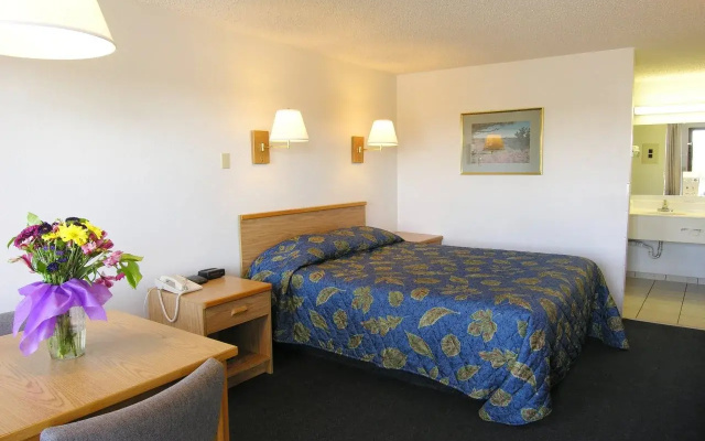 photo 3 of Sundowner Inn Forsyth I 94