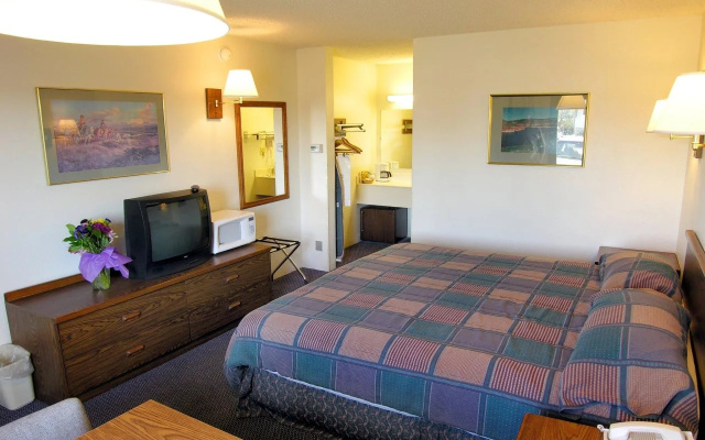 photo 4 of Sundowner Inn Forsyth I 94