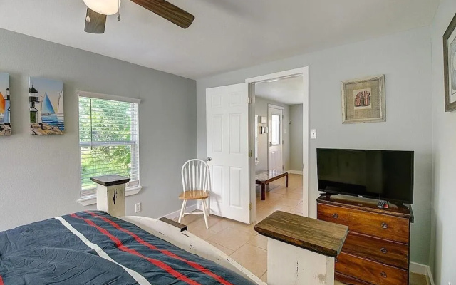 photo 3 of Sunfish Harbor 2 Bedroom Cottage by Redawning