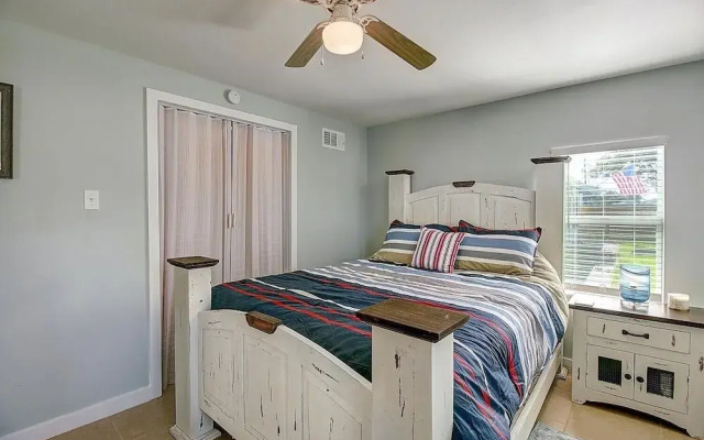 photo 4 of Sunfish Harbor 2 Bedroom Cottage by Redawning