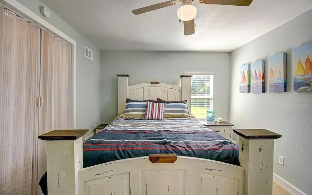 photo 5 of Sunfish Harbor 2 Bedroom Cottage by Redawning