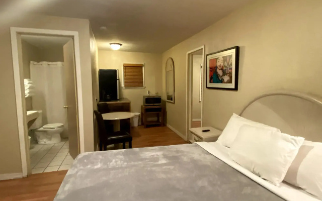 photo 2 of Sunland Inn Motel