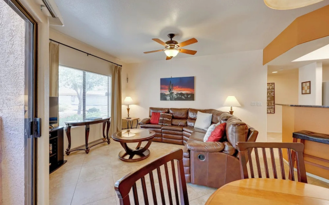 photo 4 of Communal Pool: Sunny First-floor Condo in Phoenix
