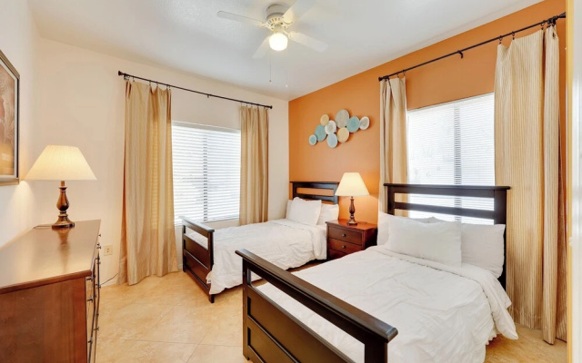photo 5 of Communal Pool: Sunny First-floor Condo in Phoenix