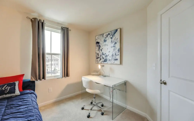 photo 2 of Sunlit Milford Townhome < 2 Mi to Riverwalk!