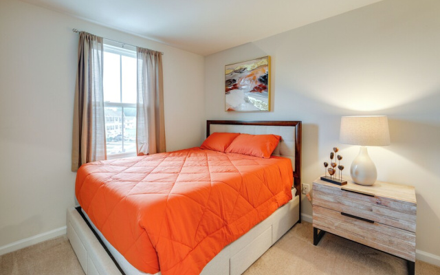photo 5 of Sunlit Milford Townhome < 2 Mi to Riverwalk!