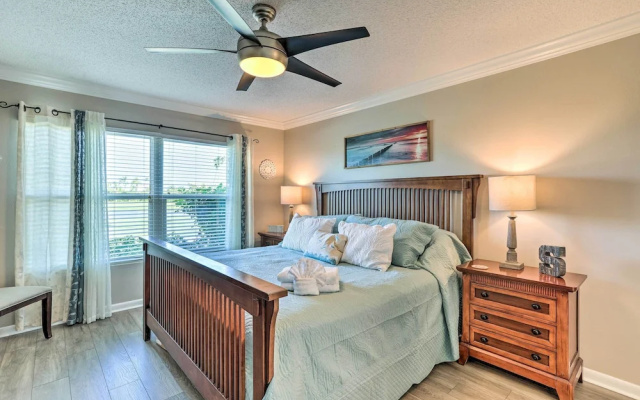 photo 3 of Sunlit St Petersburg Condo w/ Community Pool